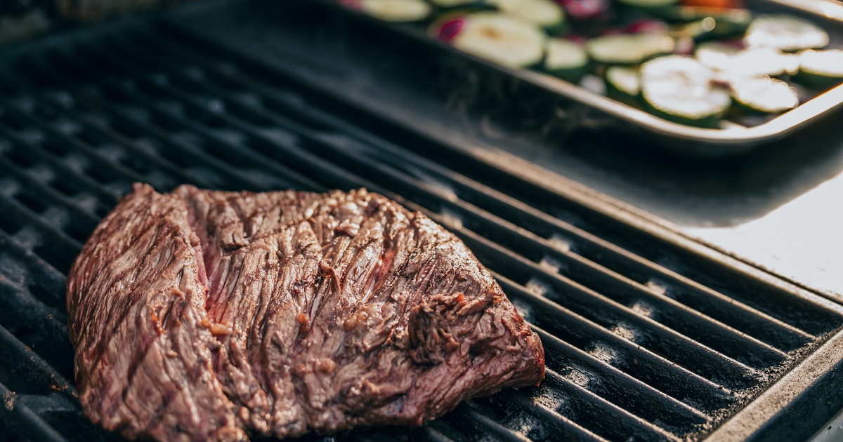 meat on grill — Clube Prime, Empório Família Rodrigues